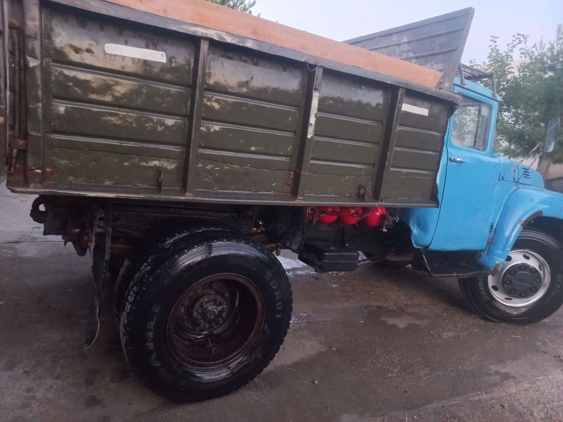 Zil 130 sotiladi