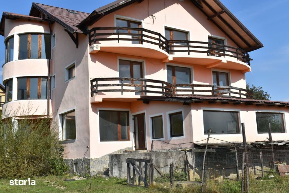 Pensiune/casa cu mai multe utilitati de vanzare in Bran-Predelut