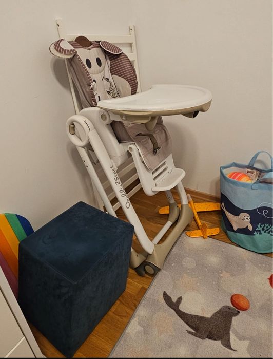 Scaun de masă pt copii 6 luni- 4 ani Chicco Polyy în stare excelenta