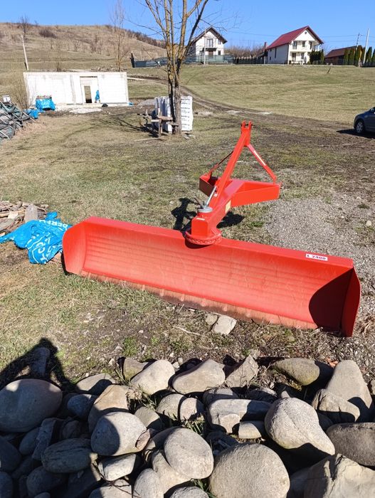 Vând remorca lama cauciucuri dau și la schimb cu mașină teren