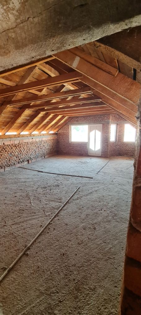 Casă de vânzare !