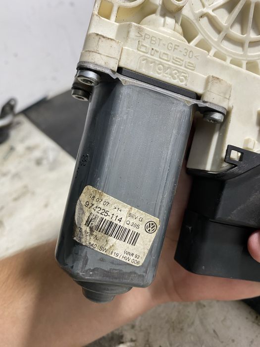 Motoras geam stanga spate Volkswagen Golf 5 1K0959703P / 0536006002