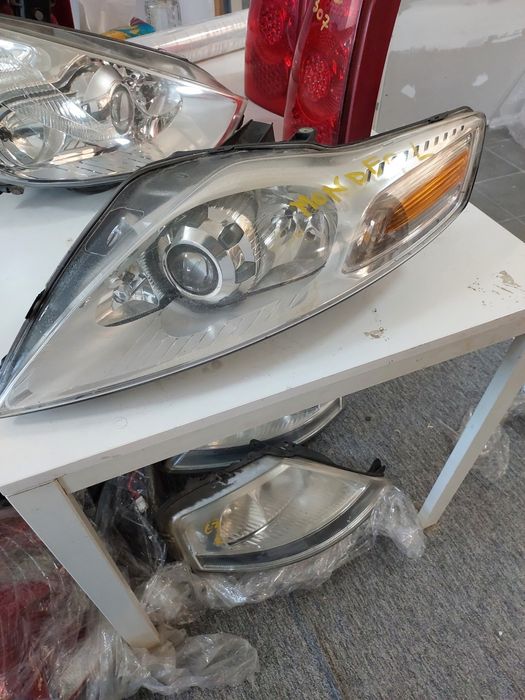 Far stanga Ford Mondeo 4 cu lupa Xenon european