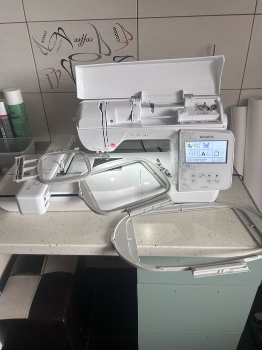 Masina de brodat Brother Innov-is 880E