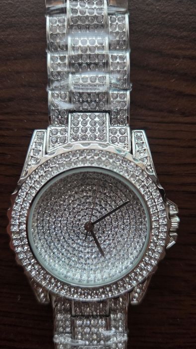 Дамски часовник модел Swarovski