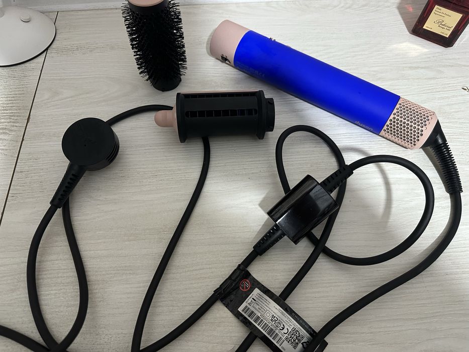 Dyson  feni sotiladi