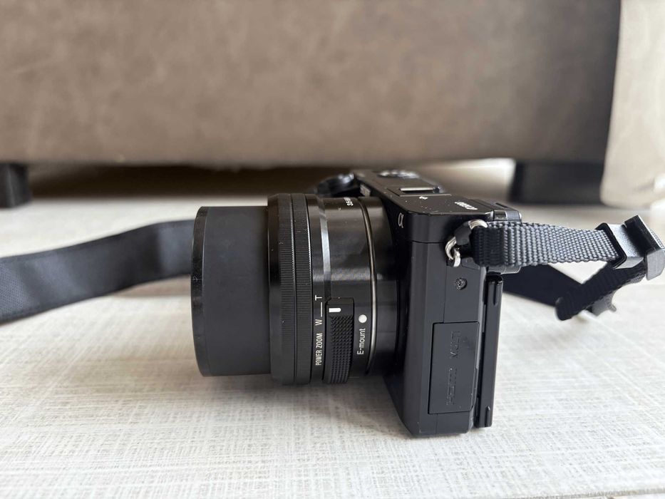 Sony A6000 Mirrorless 24MP + обектив 16-50 mm + аксесоари