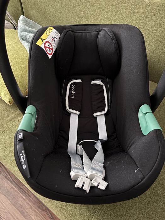 Vand scoica auto  Cybex cu insert nou nascut