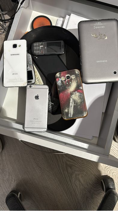 Продам телефоны на запчасти или их можно отремонтировать