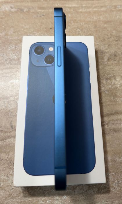 Продава се iPhone 13 256GB.