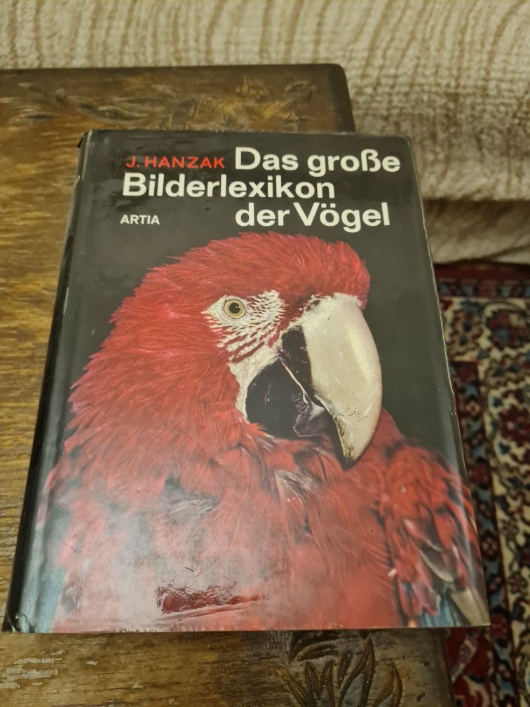 Иллюстрированная энциклопедия птиц на немецком.