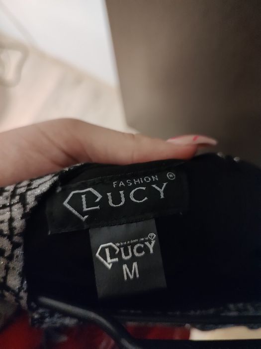 Официална рокля.