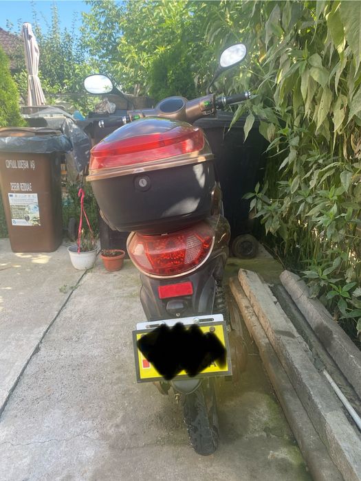Scuter Electric Fara Permis