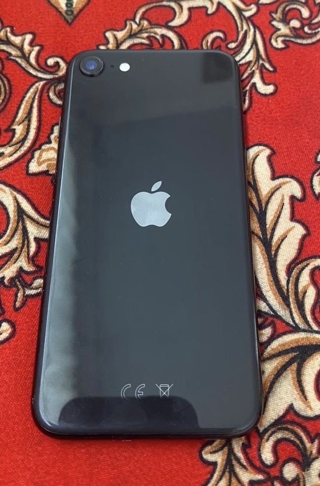 Iphone CE 128гб черный цвет
