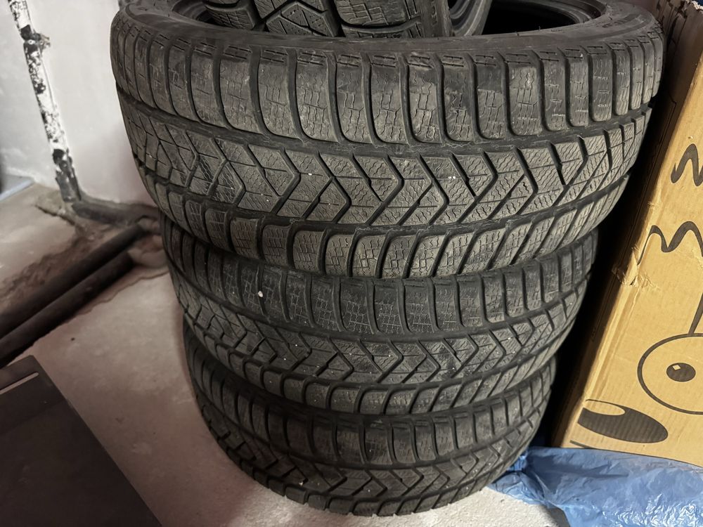 Зимни гуми Pirelli 235/45/19