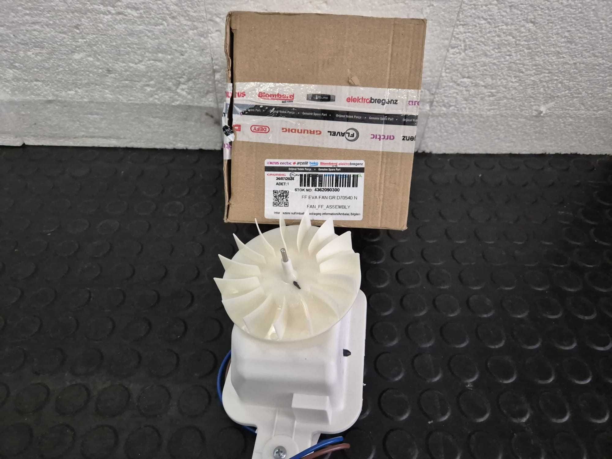 Ventilator frigider combina Beko 4362090300 / N3