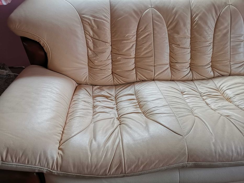 Canapea si 2 fotolii elegante din piele naturala