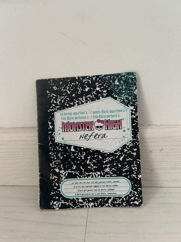 Monster high Nefera De Nile / Монстър Хай Нефера Де Нил кукла basic