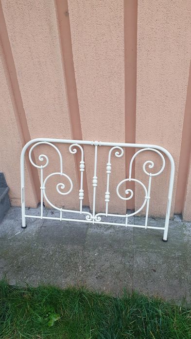 vand pat o persoana de fier forjat