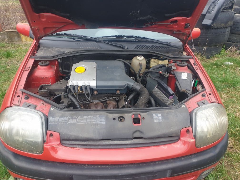 Dezmembrez Renault Clio 1.6 benzina