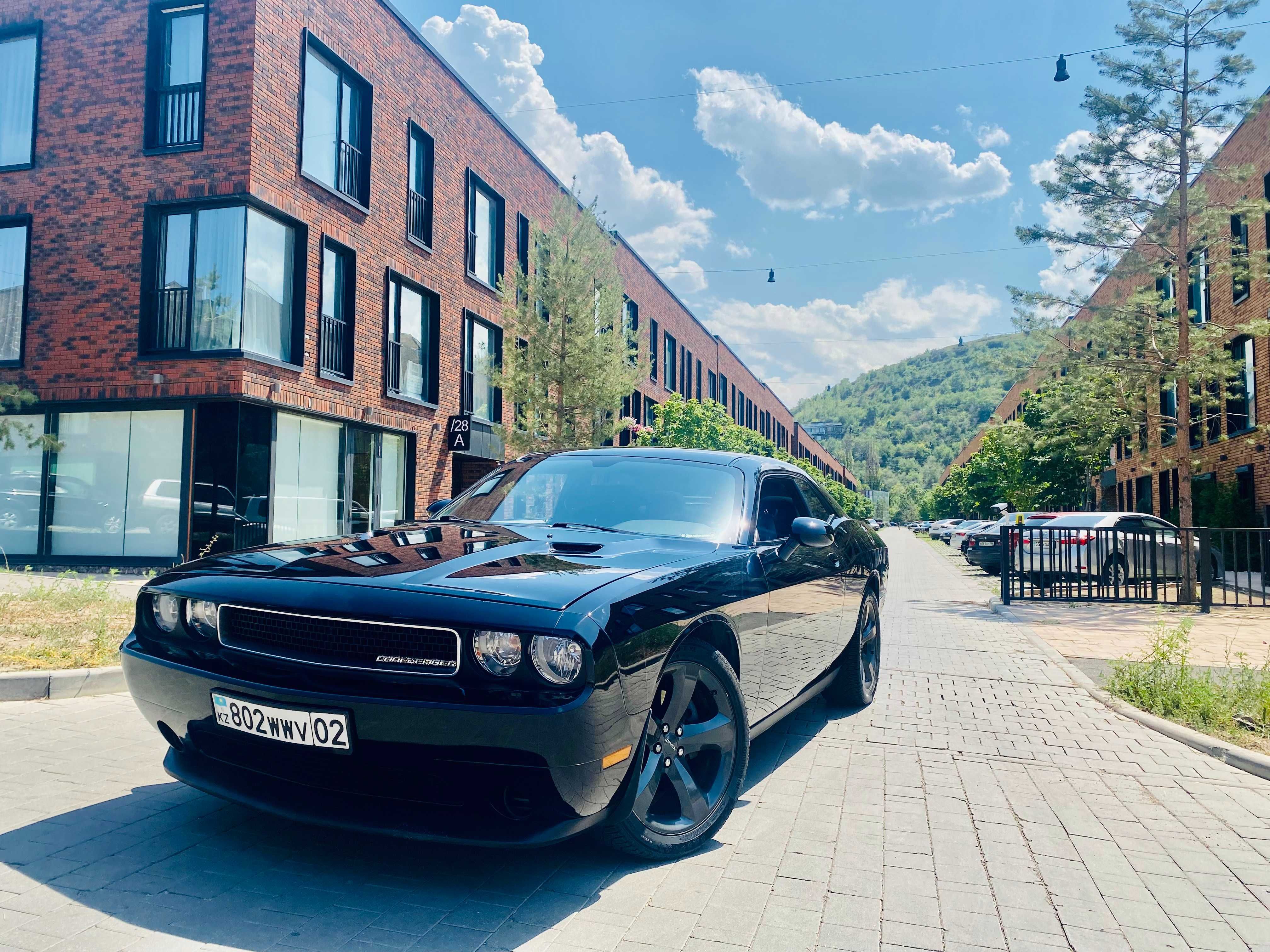 Продам эксклюзивный Dodge Challenger 2014 г.в. в отличном состоянии