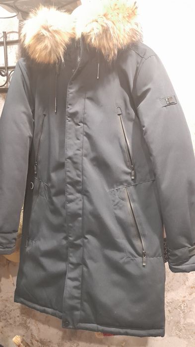 Продаётся парка. В хорошем состоянии. Торг уместен.