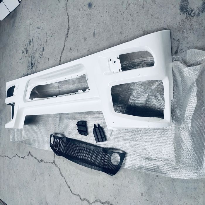 Бампер Хова 2010 (белый и красный )