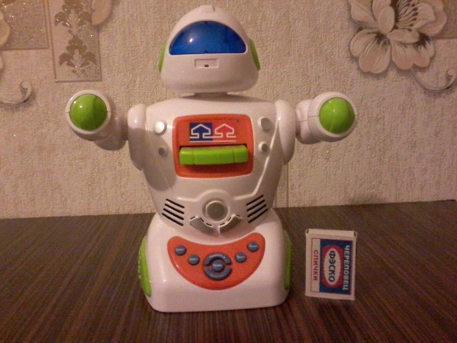 Игрушка робот поёт детские песни и рассказывает сказки