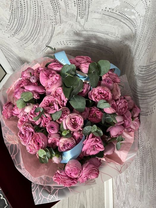 Букет роз сорта пионовидные (спрей или garden roses)