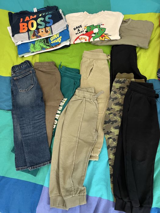 Vand lot pantaloni si bluze 104/110 baieti