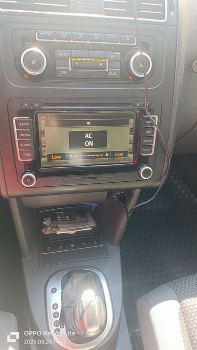 Vând vw Touran an 2012 automat