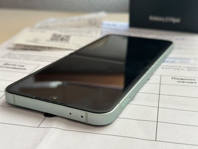 НОВ! Samsung Galaxy Z Flip 6 256GB Mint 24м. Гаранция