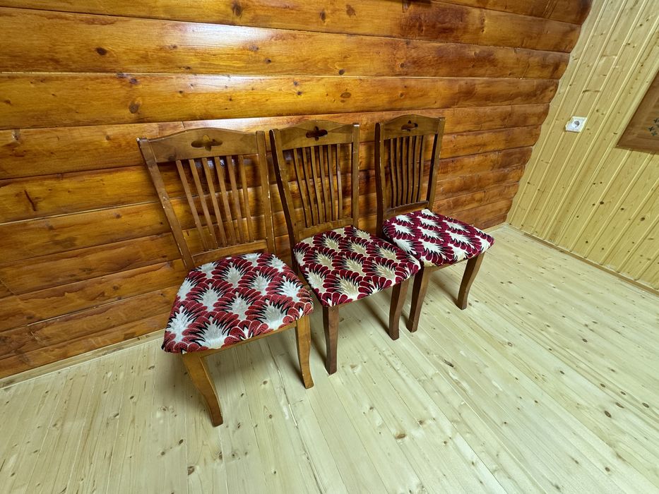 Три стулья из дерева, состояние нормальное, общая стоимость трех 18 т