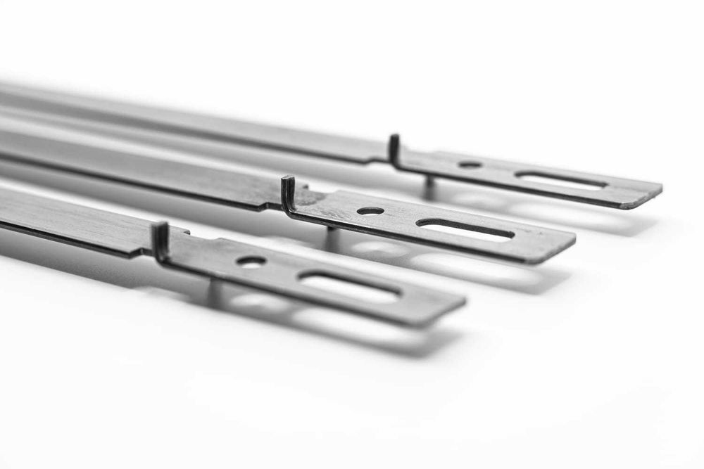 Montanti profil U cu cioc  50 cm, 100 cm pene, fluturasi, distantieri