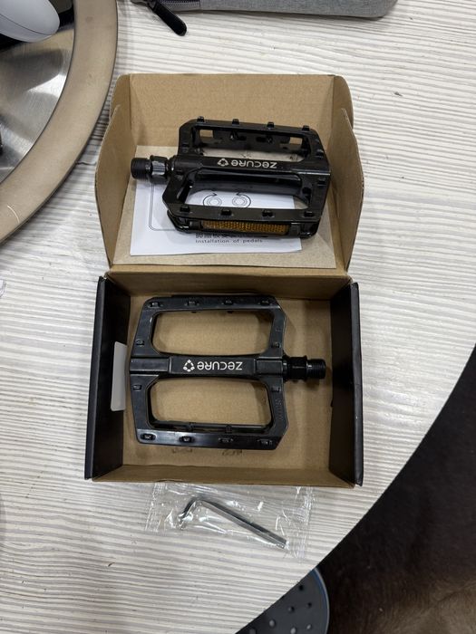 MTB педали свалени от нов байк