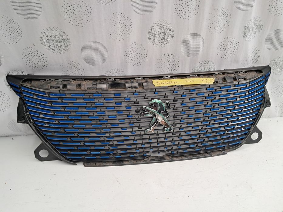 Грил решетка Peugeot 2008