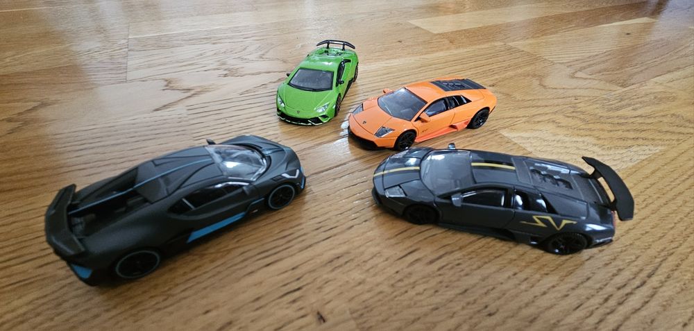 Set 4 masinute metal scara 1/34