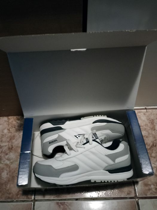 Bocanci lucru nr. 42 noi / Adidasi noi nr 42.