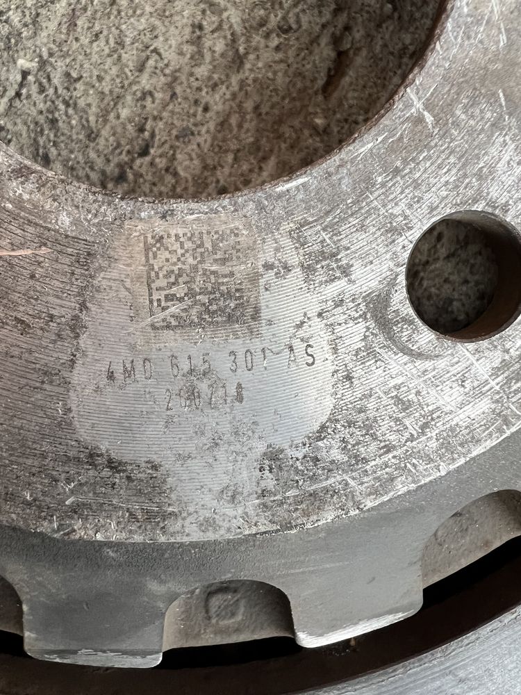 6 Бутални спирачни апарати с дискове и накладки Akebono за Ауди