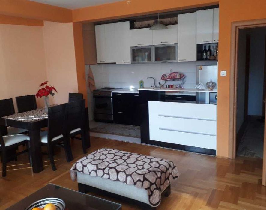 Дава се под наем Тристаен апартамент в Пловдив, Тракия - 88 кв.м за 285.6 € - Снимка #2