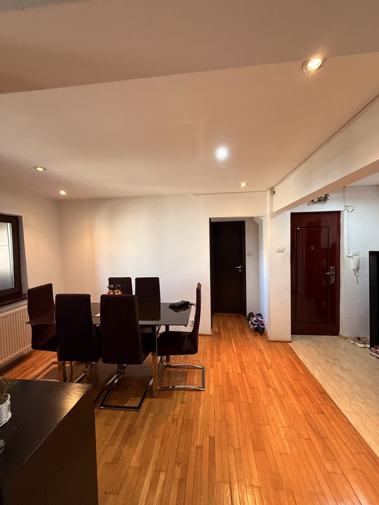 Apartament 4 camere - direct proprietar