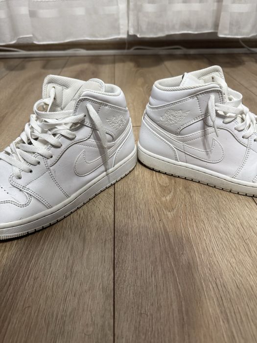 Jordan 1 mid tripple white