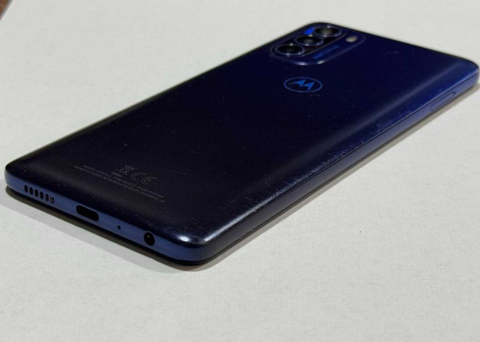 Продавам Motorola Moto G51