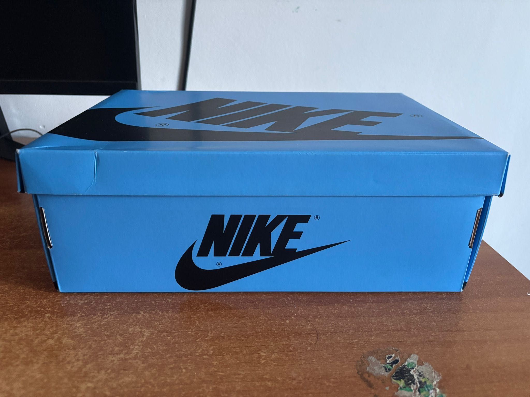 Air Jordan 1 Retro High OG UNC Toe