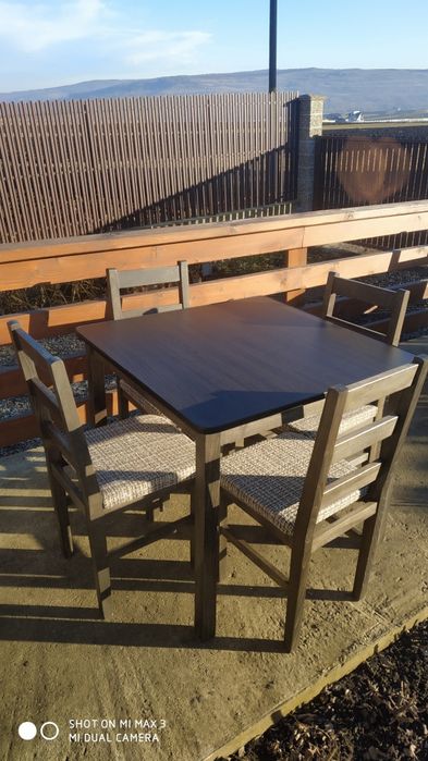 Producător scaune si mese din lemn masiv pentru restaurante,terase,săl