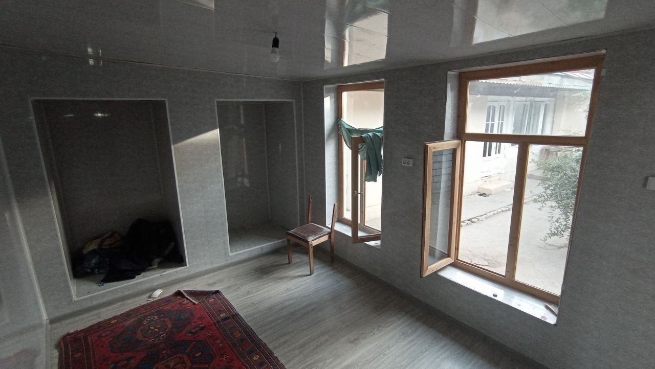 Аренда  оилага 2хона 350ye.Олмазор т.Корасарой 28 мактаб олди.Риэлтор%