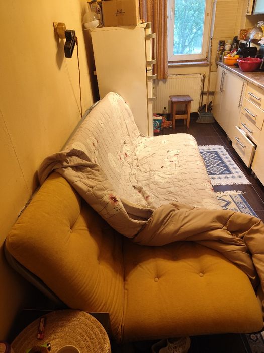 Canapea extensibilă din Metal foarte întreținută curată 2 Metri