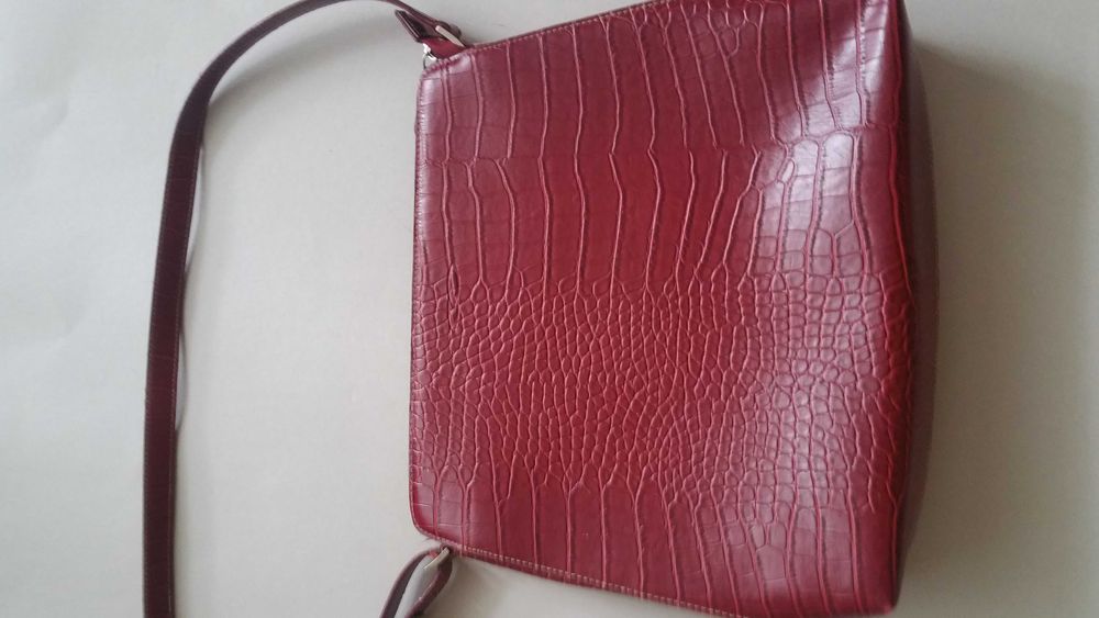 Geanta dama cu mai multe compartimente