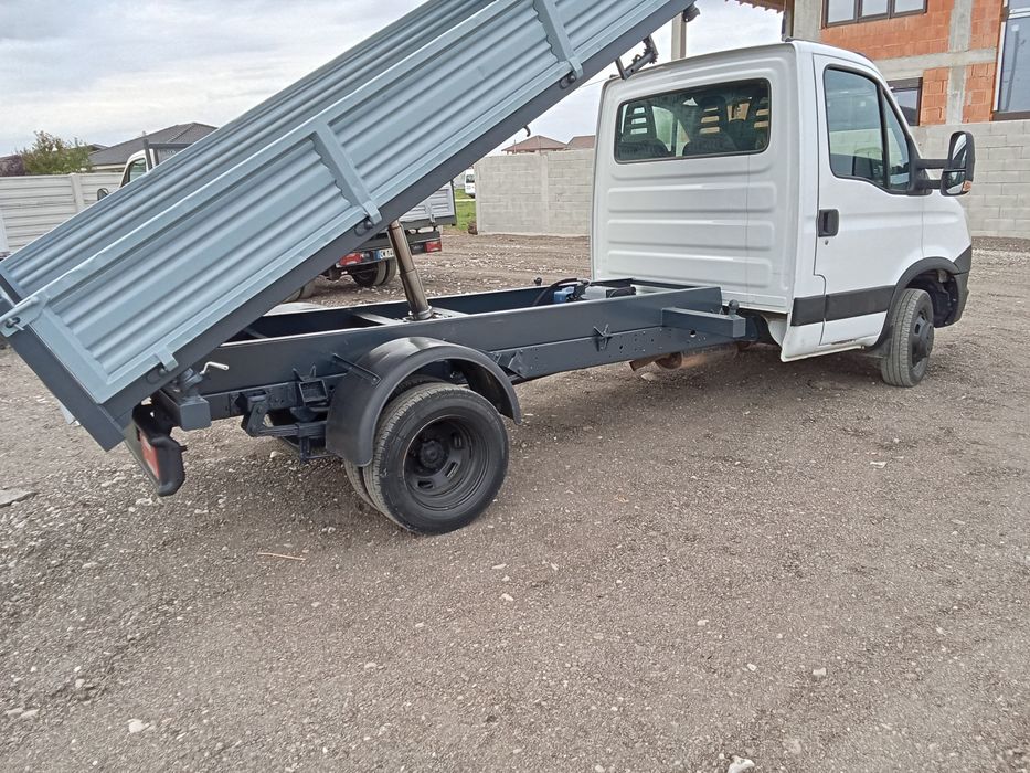 Iveco basculabil pe 3 parti