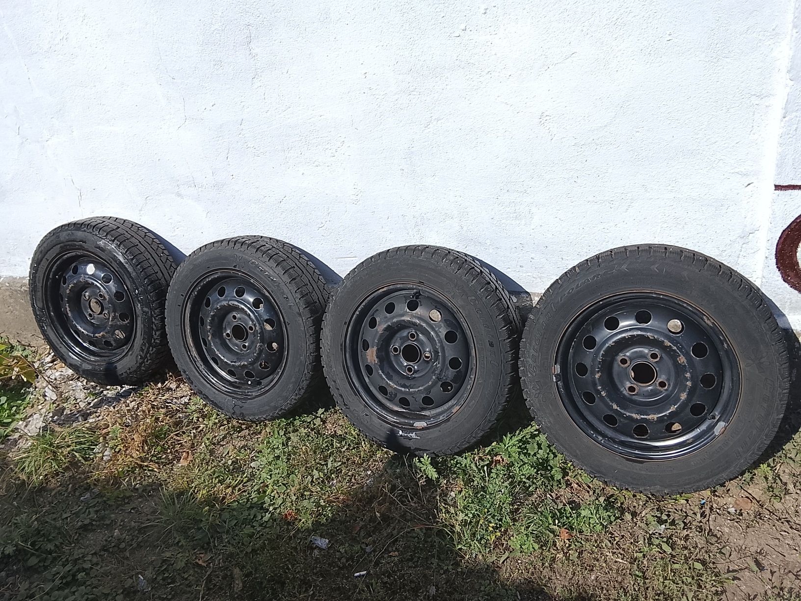 Продам Шины с дисками. Зима R15